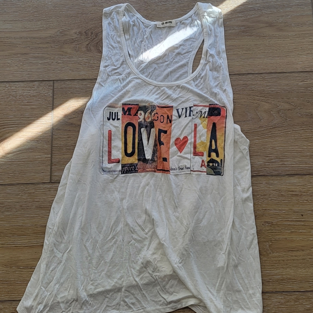 White t shirt size L